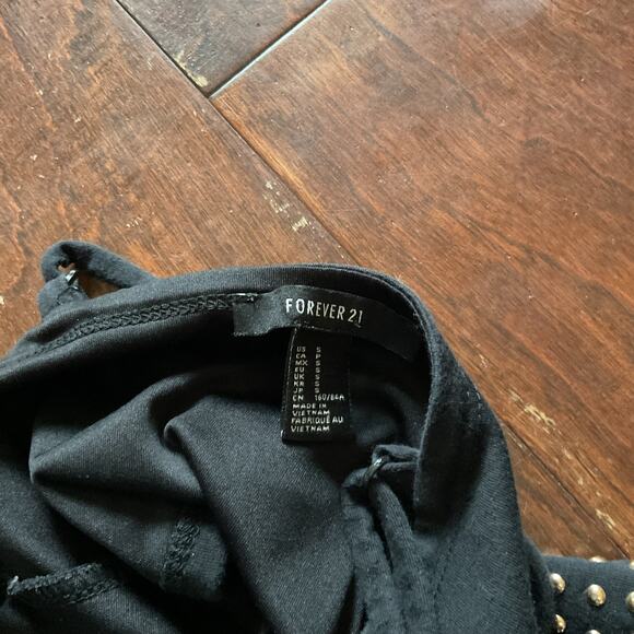 Forever 21 Gold Studded Spaghetti Strap Crop Top - Sz S - Picture 3 of 4